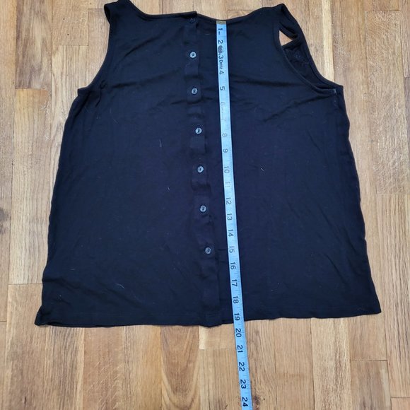 5/$15 Women's sleeveless blouse - Picture 6 of 8